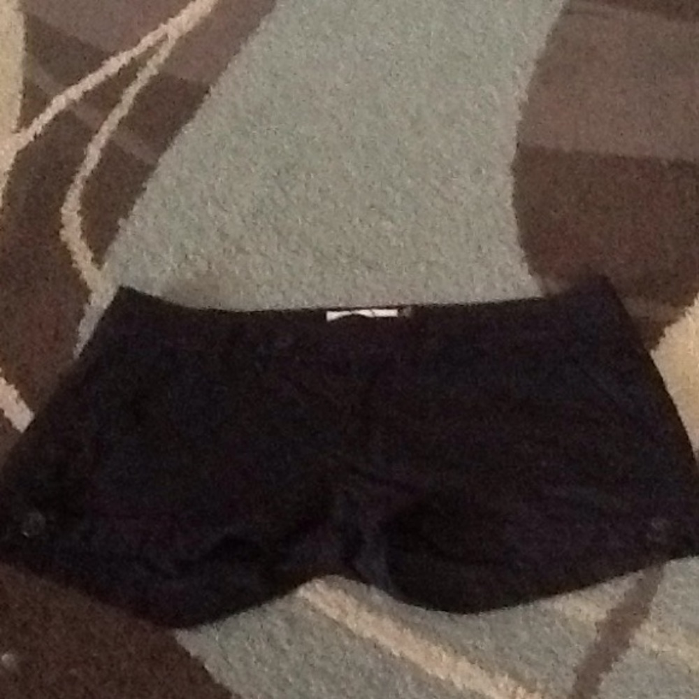 SO brand quilt black shorts